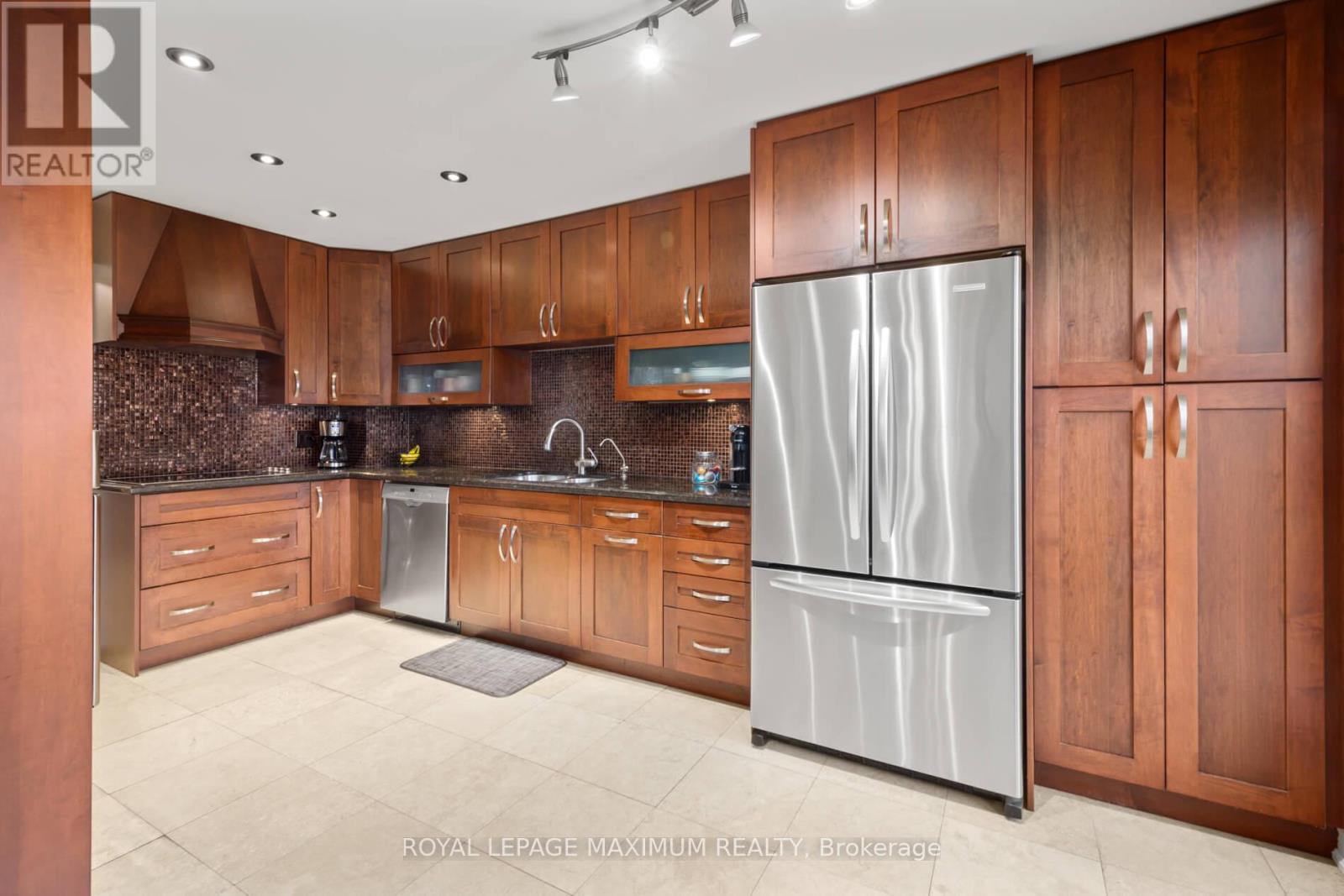 12 Checker Court, Vaughan, Ontario  L4J 5X3 - Photo 13 - N12457630