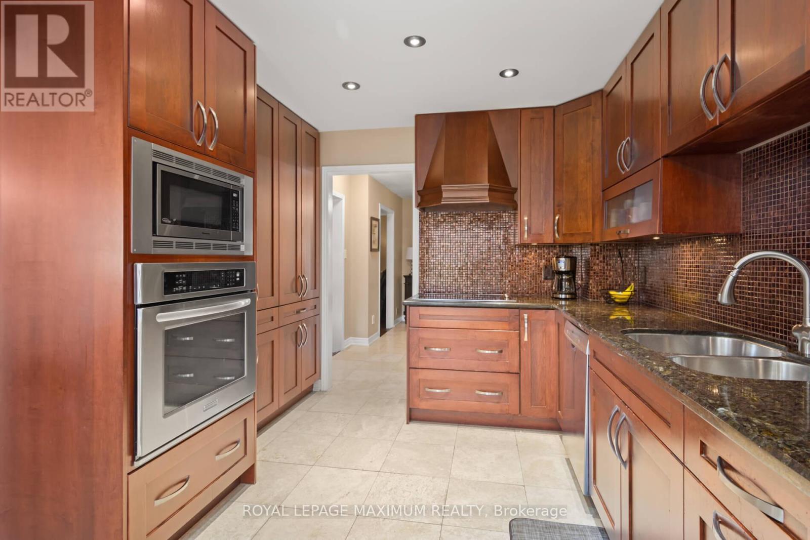 12 Checker Court, Vaughan, Ontario  L4J 5X3 - Photo 14 - N12457630
