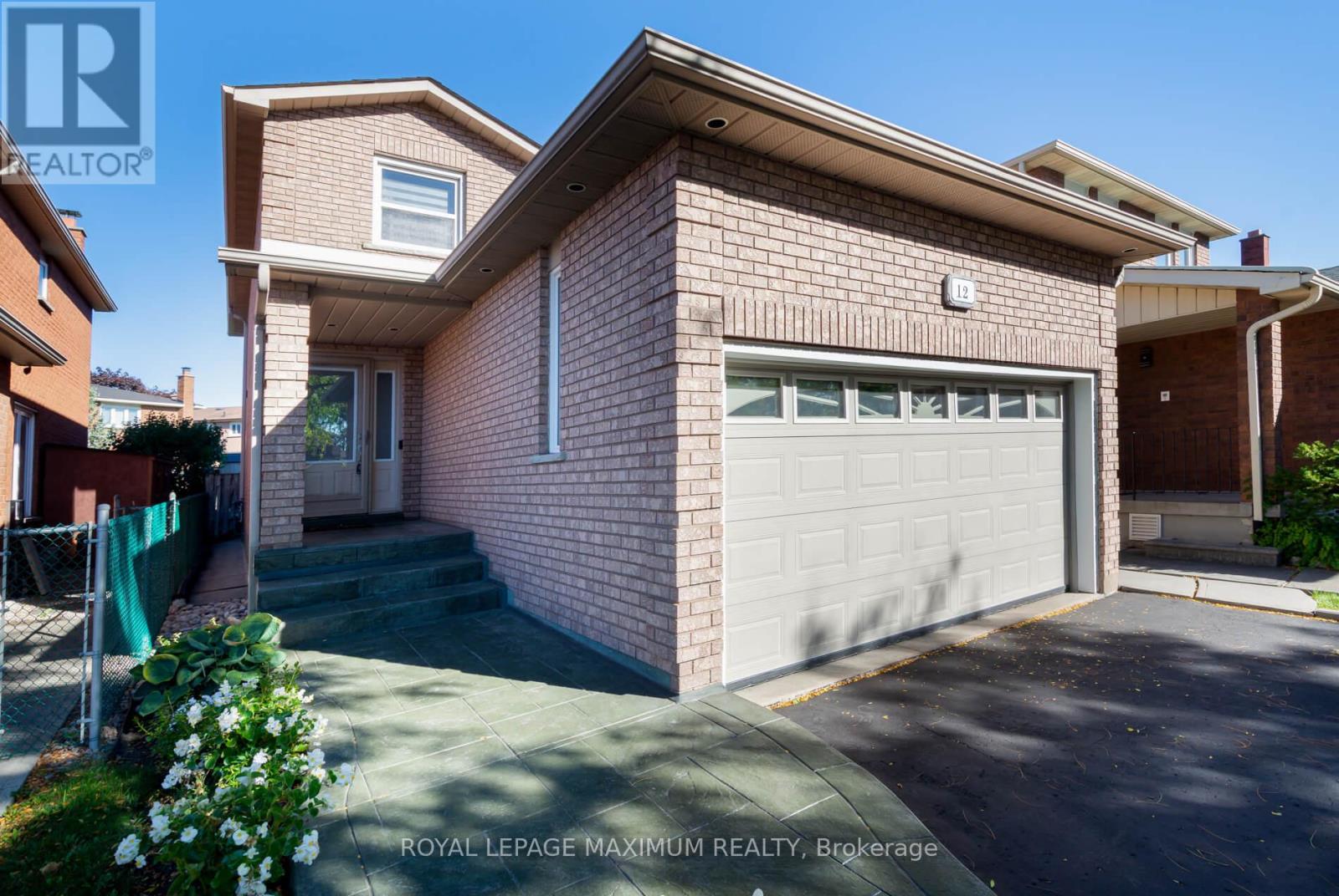 12 Checker Court, Vaughan, Ontario  L4J 5X3 - Photo 2 - N12457630