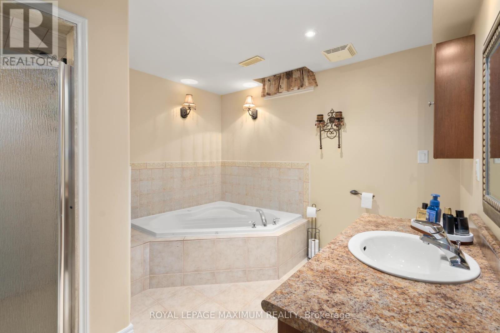 12 Checker Court, Vaughan, Ontario  L4J 5X3 - Photo 30 - N12457630
