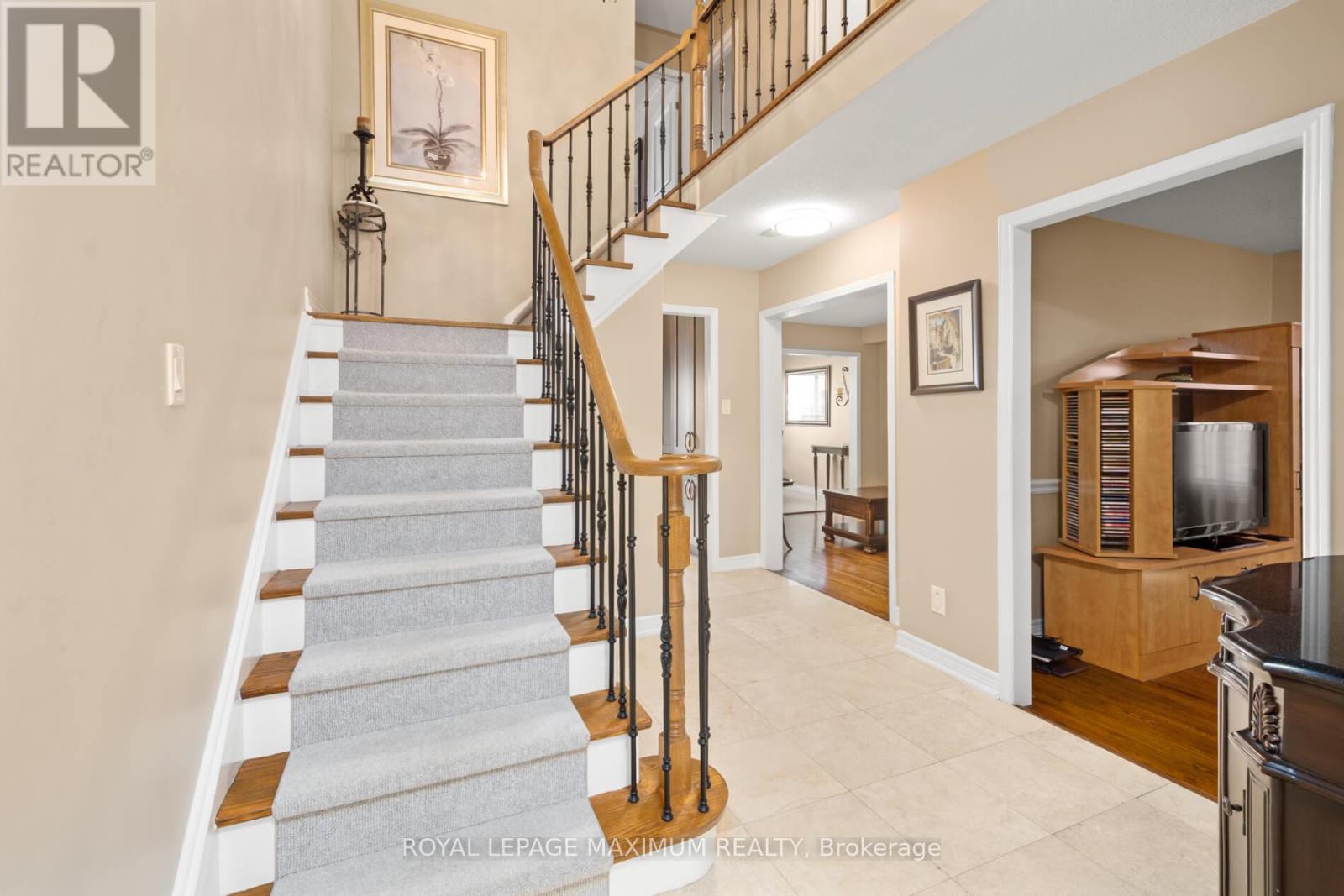 12 Checker Court, Vaughan, Ontario  L4J 5X3 - Photo 4 - N12457630
