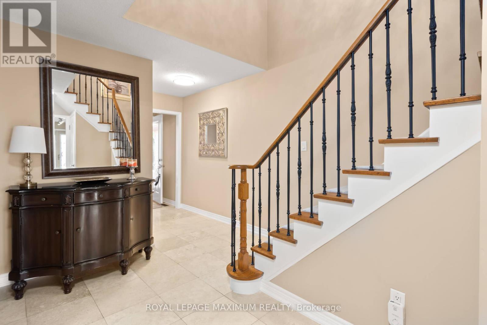 12 Checker Court, Vaughan, Ontario  L4J 5X3 - Photo 5 - N12457630