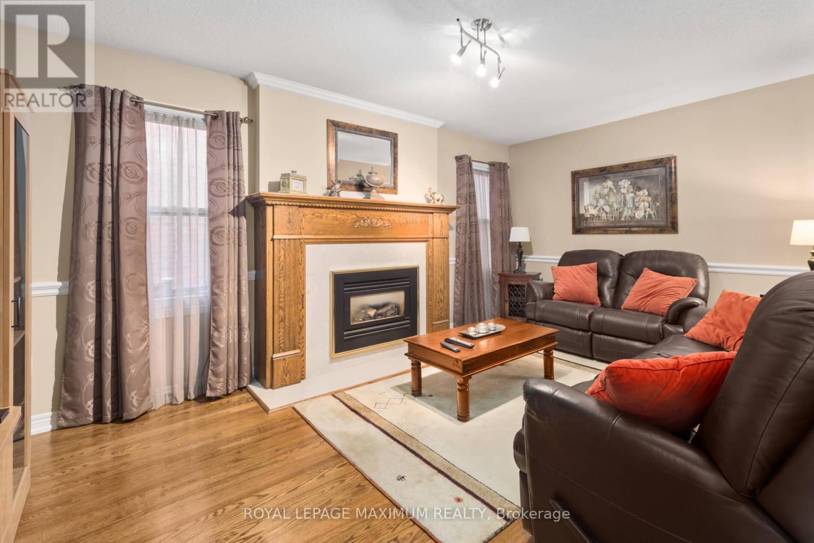 12 Checker Court, Vaughan, Ontario  L4J 5X3 - Photo 6 - N12457630