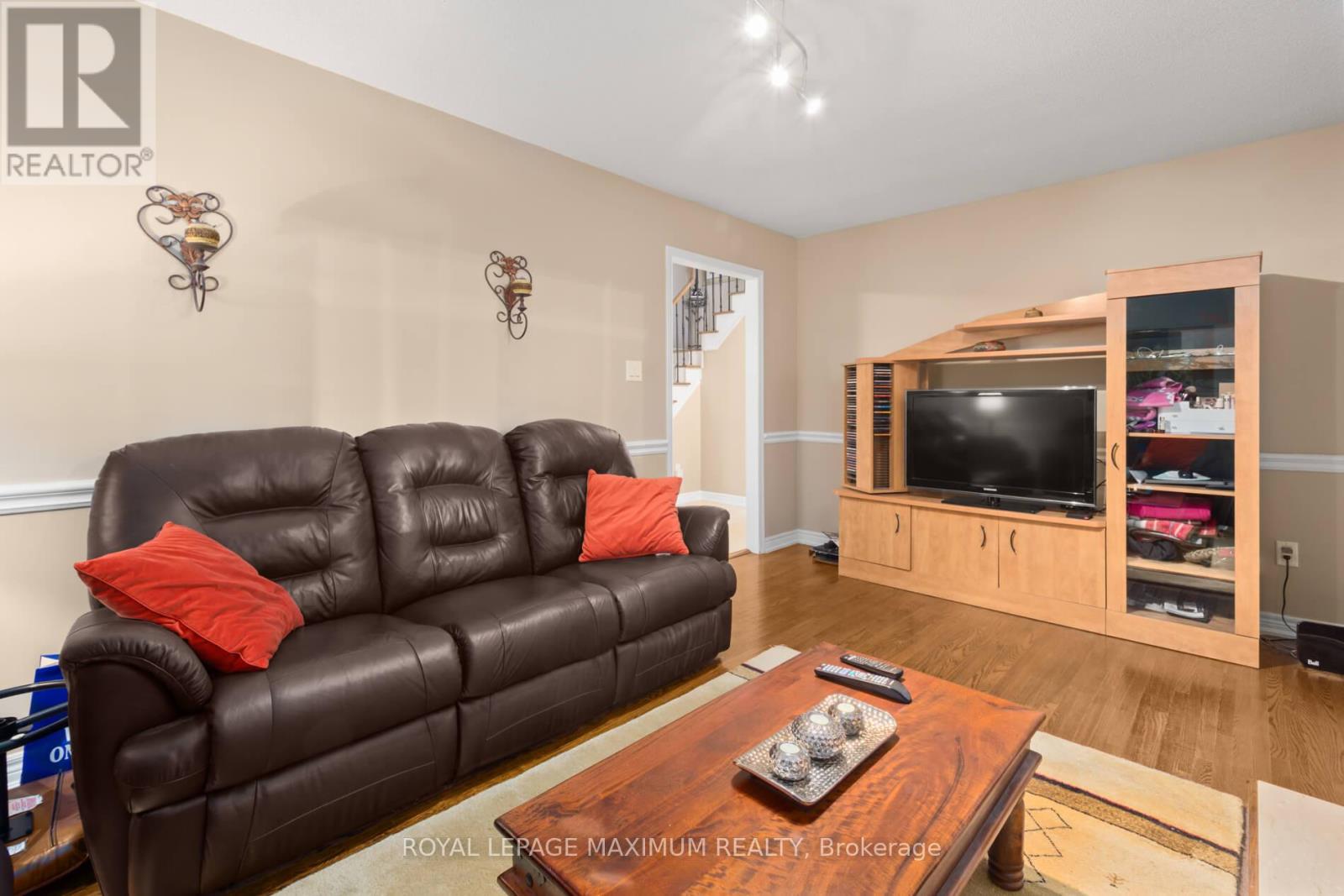12 Checker Court, Vaughan, Ontario  L4J 5X3 - Photo 7 - N12457630