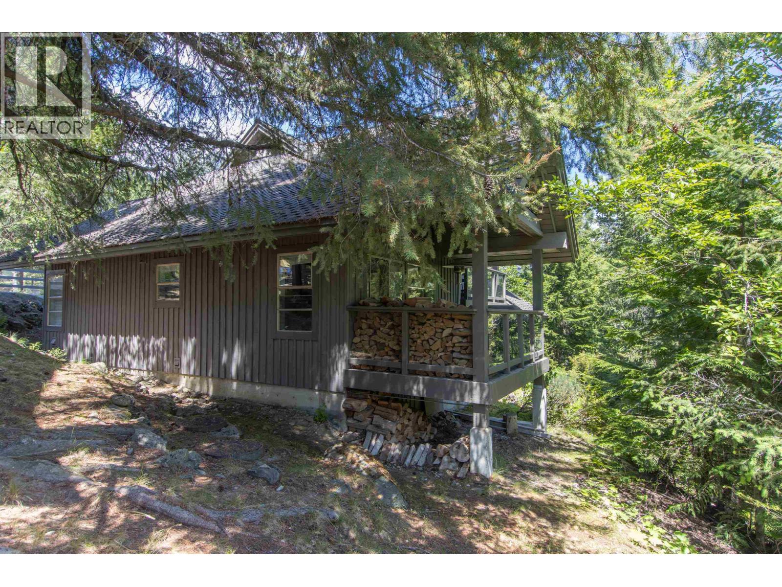 302 3050 Hillcrest Drive, Whistler, British Columbia  V0N 1B3 - Photo 3 - R3057517