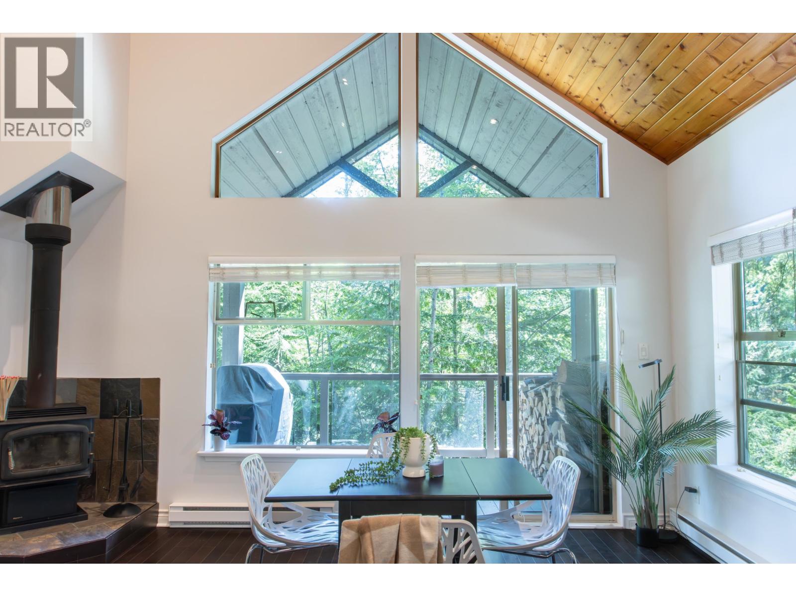 302 3050 Hillcrest Drive, Whistler, British Columbia  V0N 1B3 - Photo 6 - R3057517