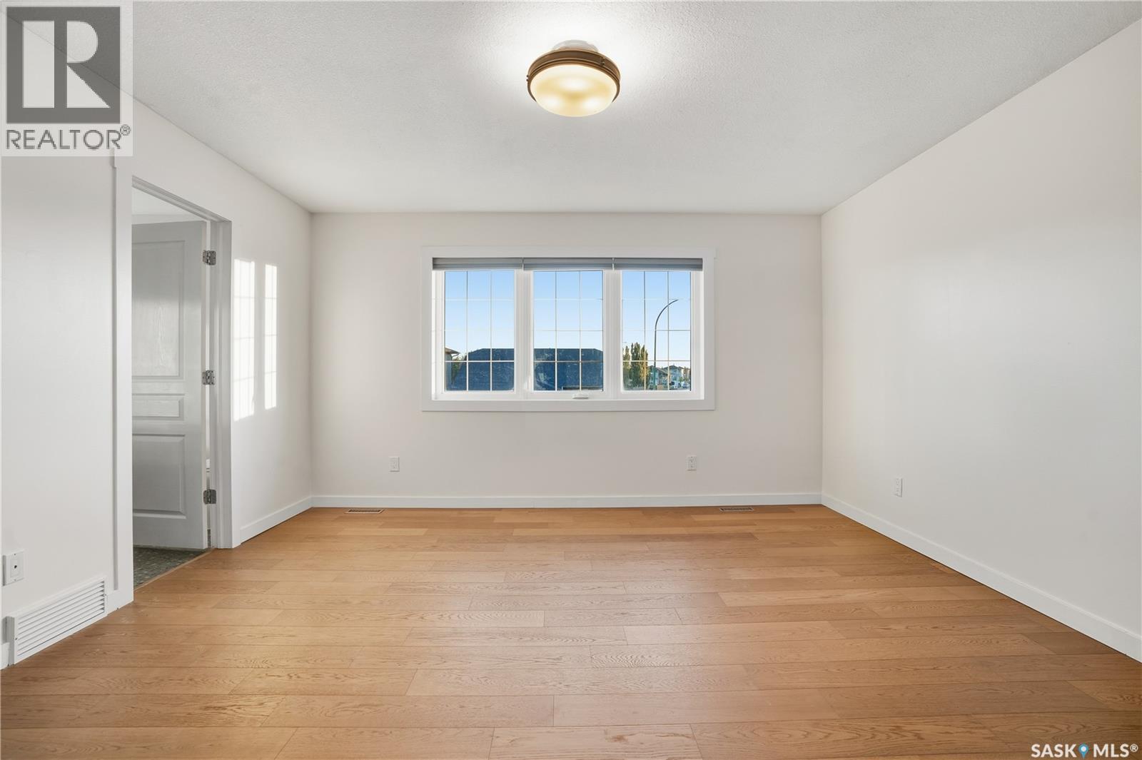 2106 Laurier Crescent E, Regina, Saskatchewan  S4V 0P6 - Photo 20 - SK020658