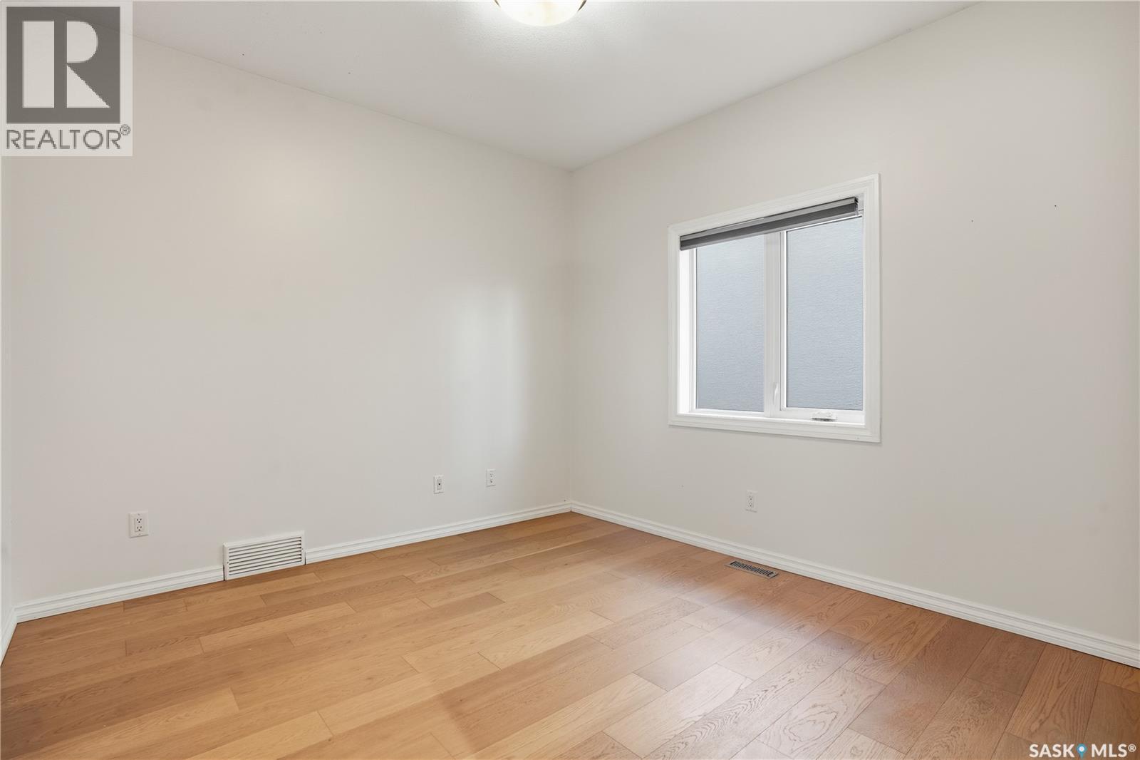 2106 Laurier Crescent E, Regina, Saskatchewan  S4V 0P6 - Photo 26 - SK020658