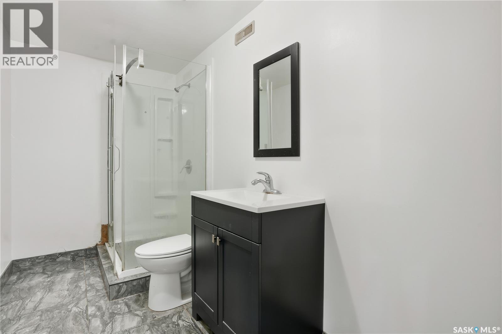 2106 Laurier Crescent E, Regina, Saskatchewan  S4V 0P6 - Photo 36 - SK020658
