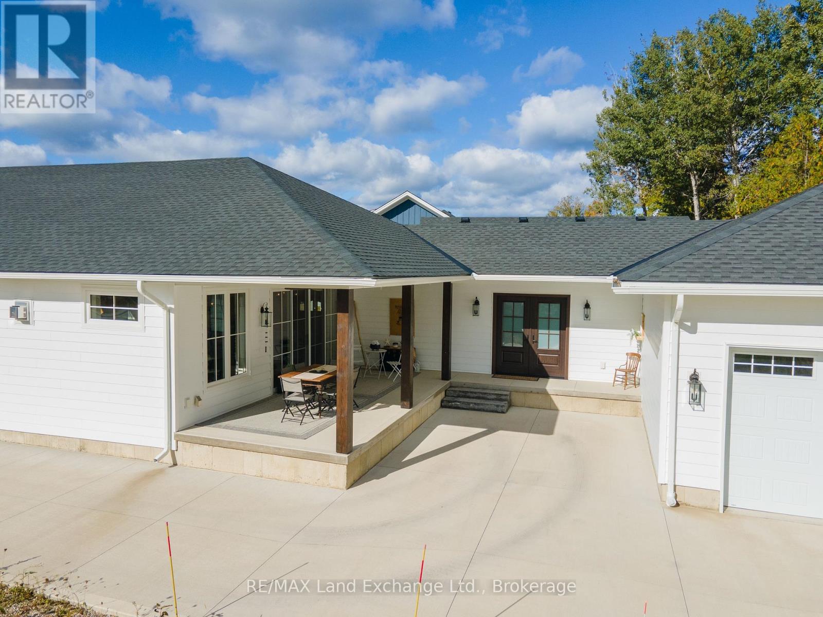 15 Lakeforest Drive, Saugeen Shores, Ontario  N0H 2L0 - Photo 2 - X12457570