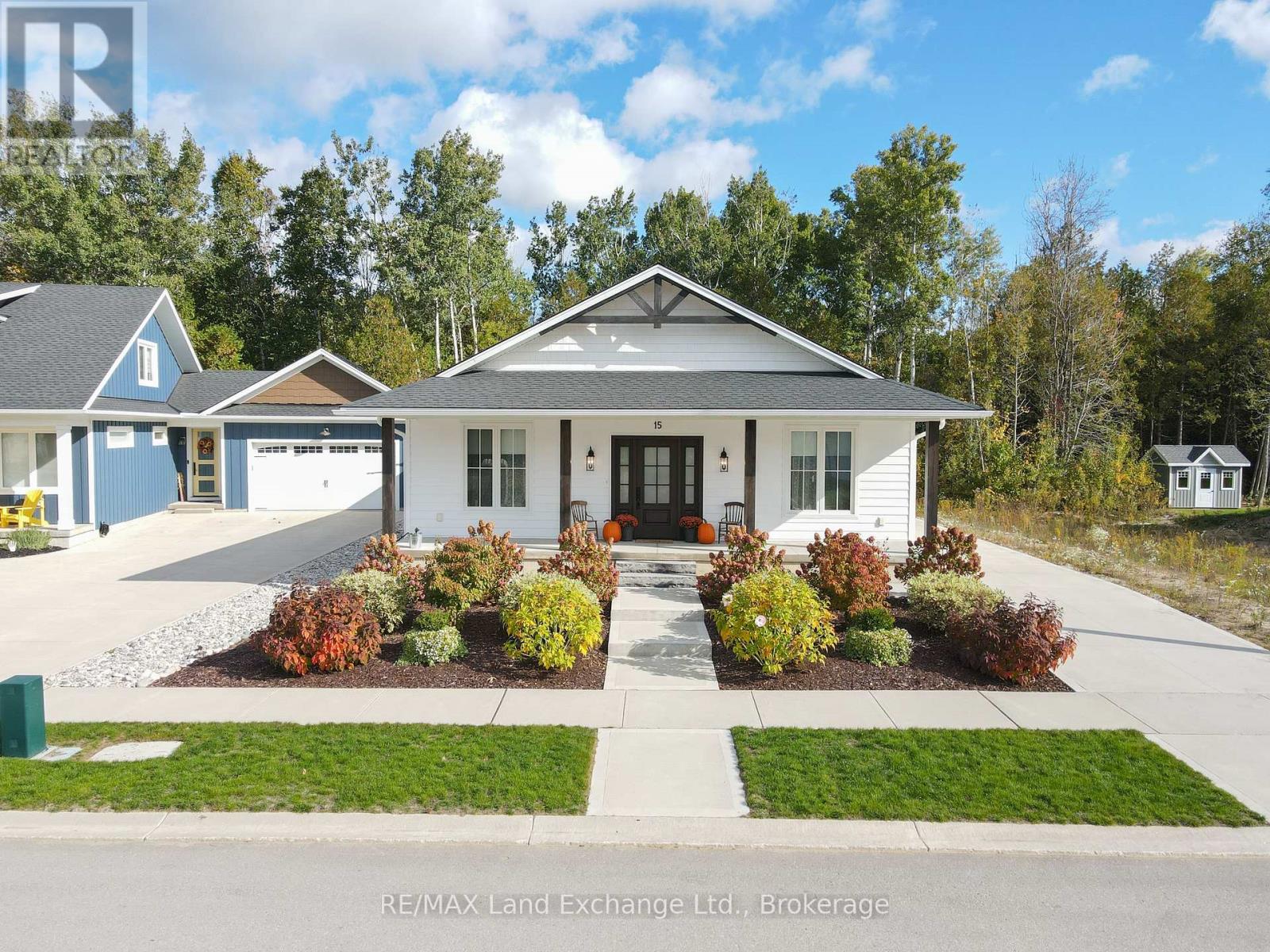 15 Lakeforest Drive, Saugeen Shores, Ontario  N0H 2L0 - Photo 3 - X12457570