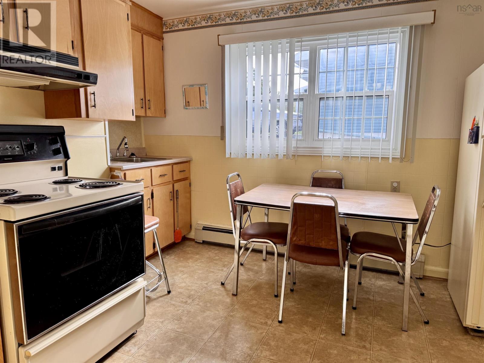 31 Fraser Street, Glace Bay, Nova Scotia  B1A 2Z5 - Photo 6 - 202525652