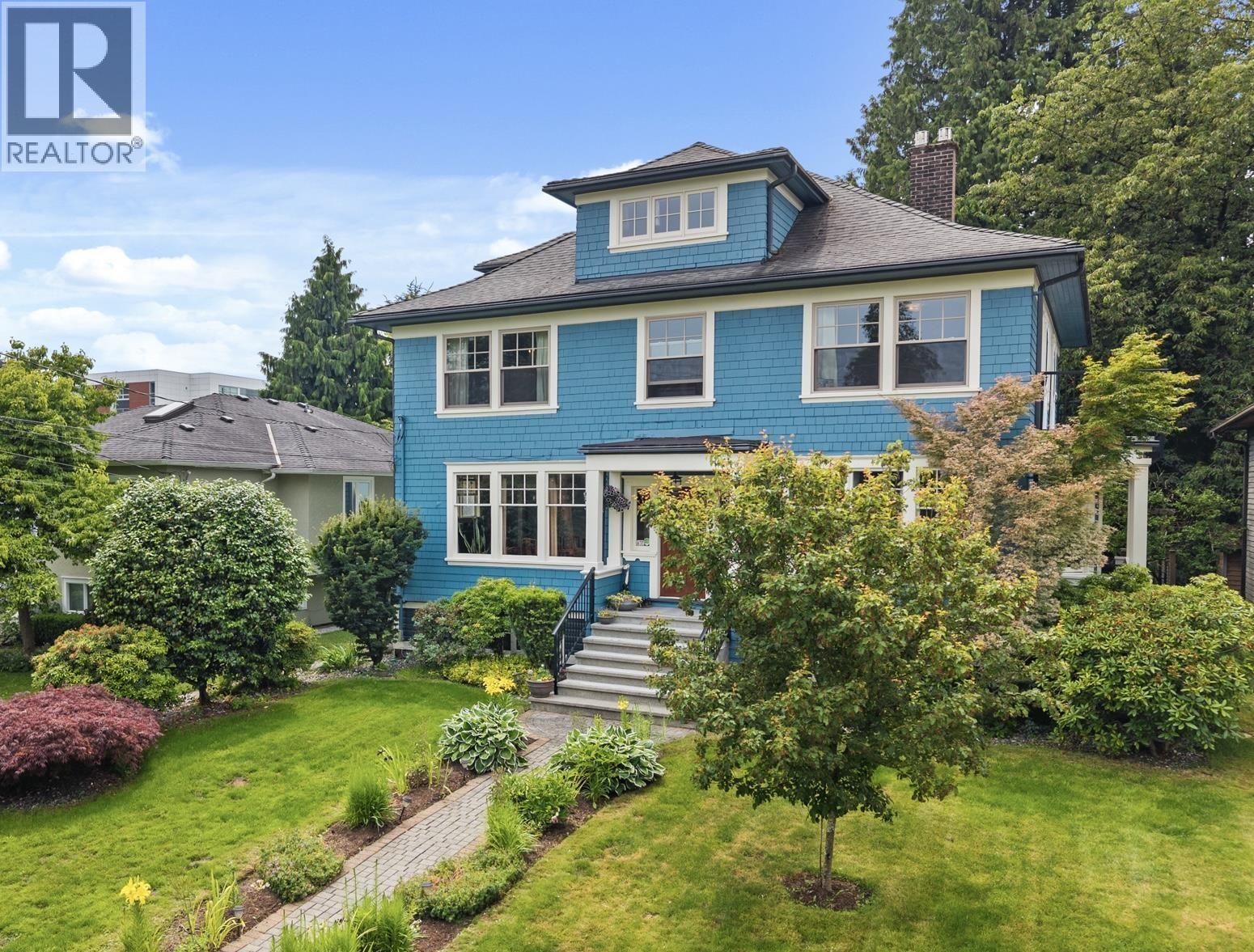 922 FIFTH STREET, New Westminster, British Columbia