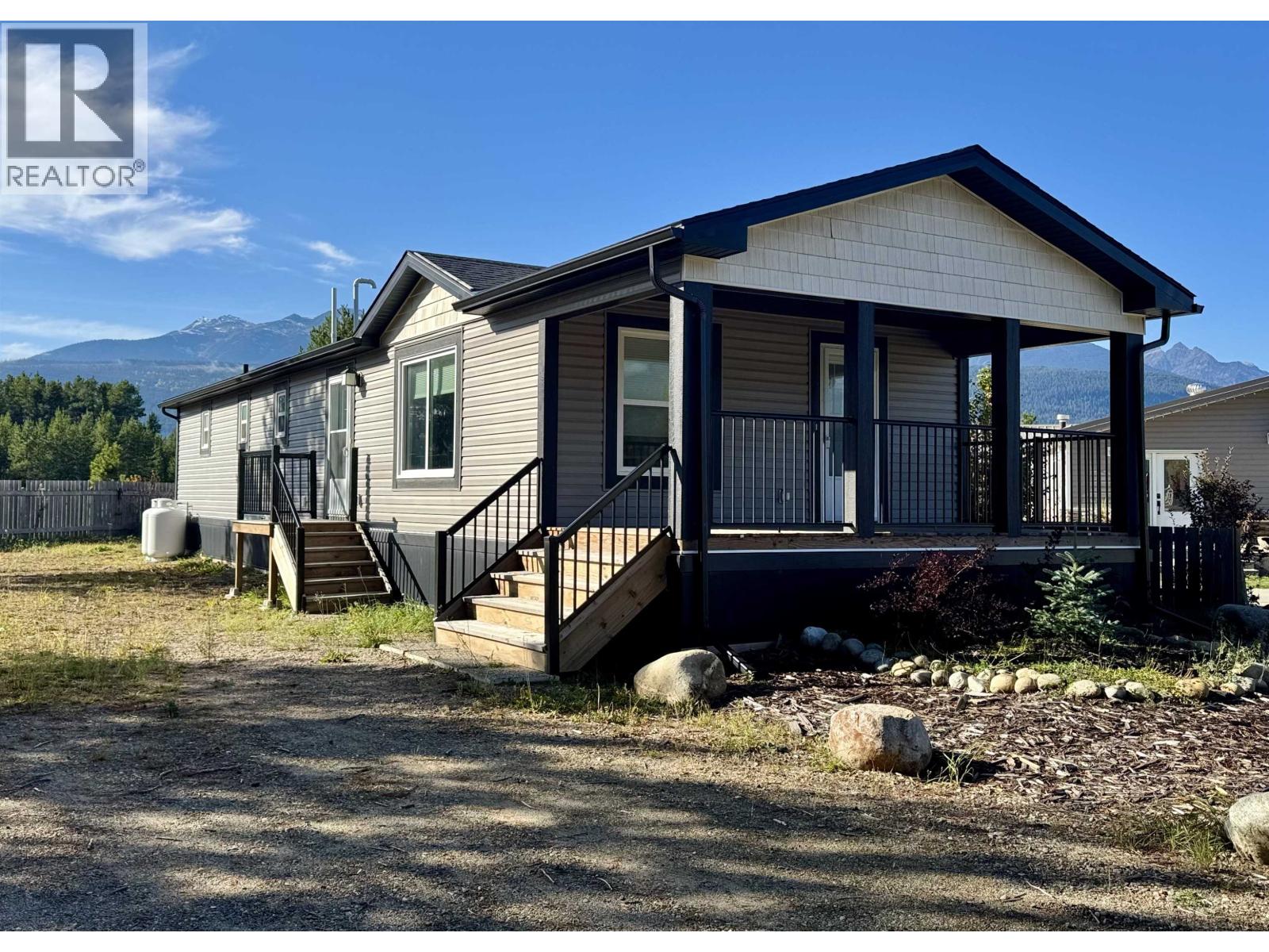 1471 8th Place, Valemount, British Columbia  V0E 2Z0 - Photo 2 - R3057575