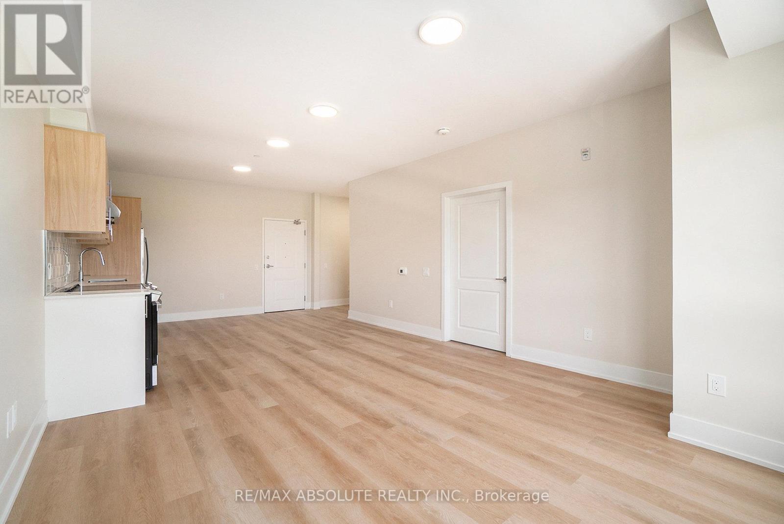 403 - 12 Thomas Street S, Arnprior, Ontario  K7S 2J1 - Photo 4 - X12457641