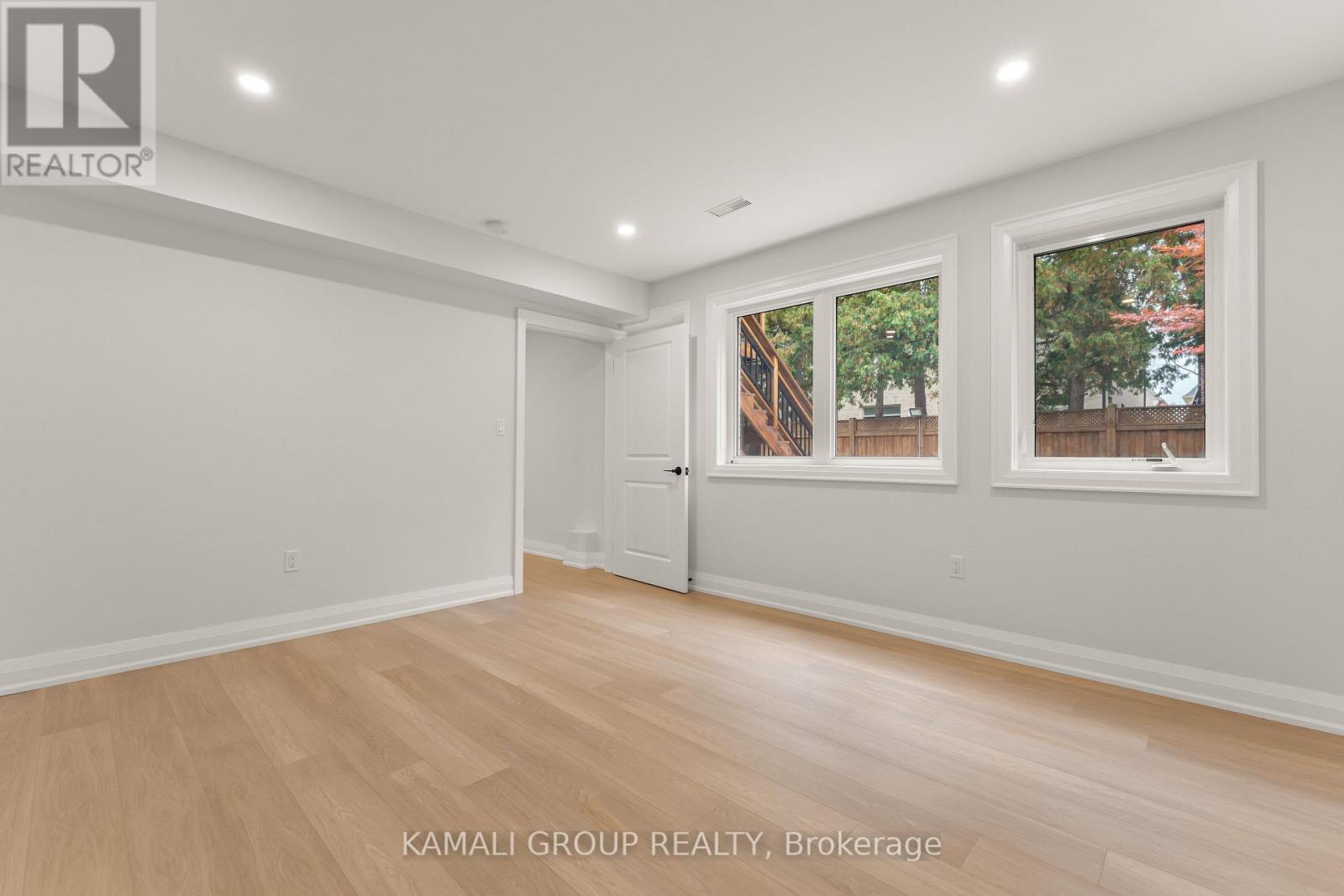 12 San Antonio Court, Richmond Hill, Ontario  L4E 4A8 - Photo 41 - N12425087