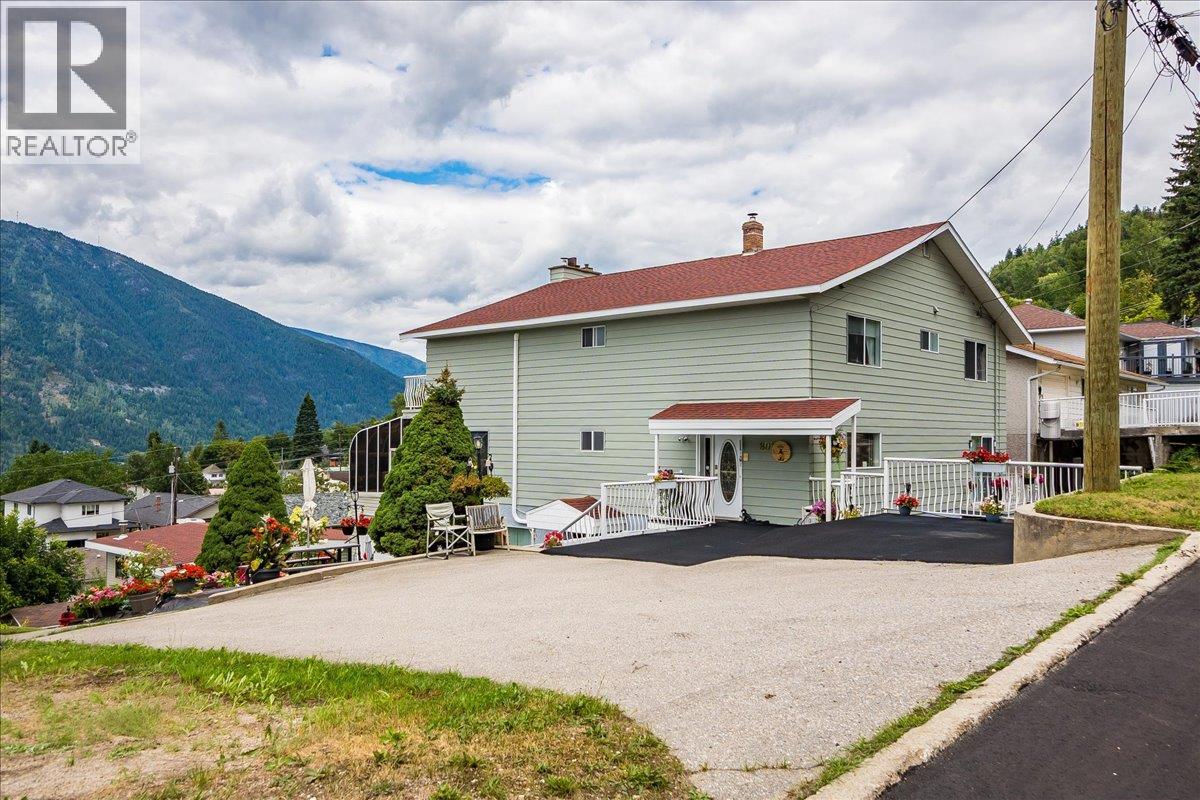 801 Houston Street, Nelson, British Columbia  V1L 5J3 - Photo 2 - 10359825
