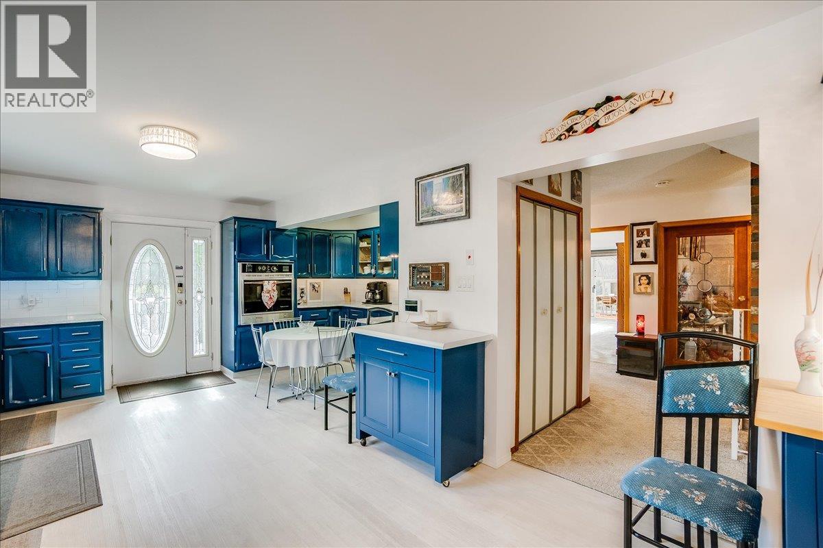 801 Houston Street, Nelson, British Columbia  V1L 5J3 - Photo 41 - 10359825