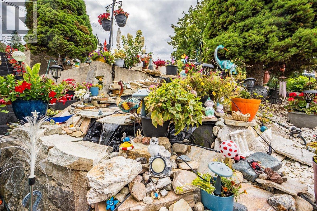 801 Houston Street, Nelson, British Columbia  V1L 5J3 - Photo 14 - 10359825