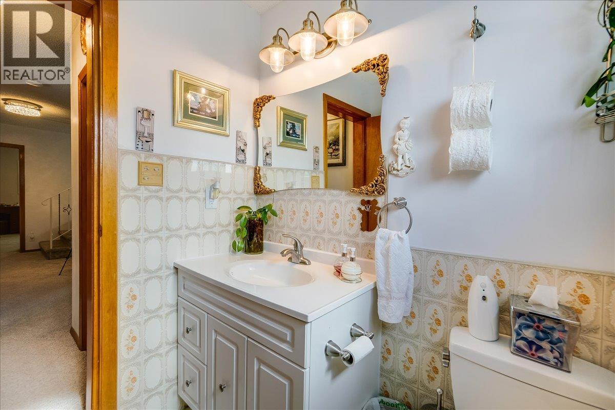 801 Houston Street, Nelson, British Columbia  V1L 5J3 - Photo 43 - 10359825