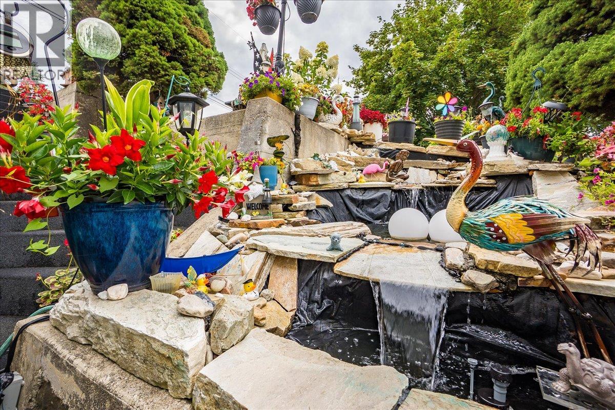 801 Houston Street, Nelson, British Columbia  V1L 5J3 - Photo 15 - 10359825