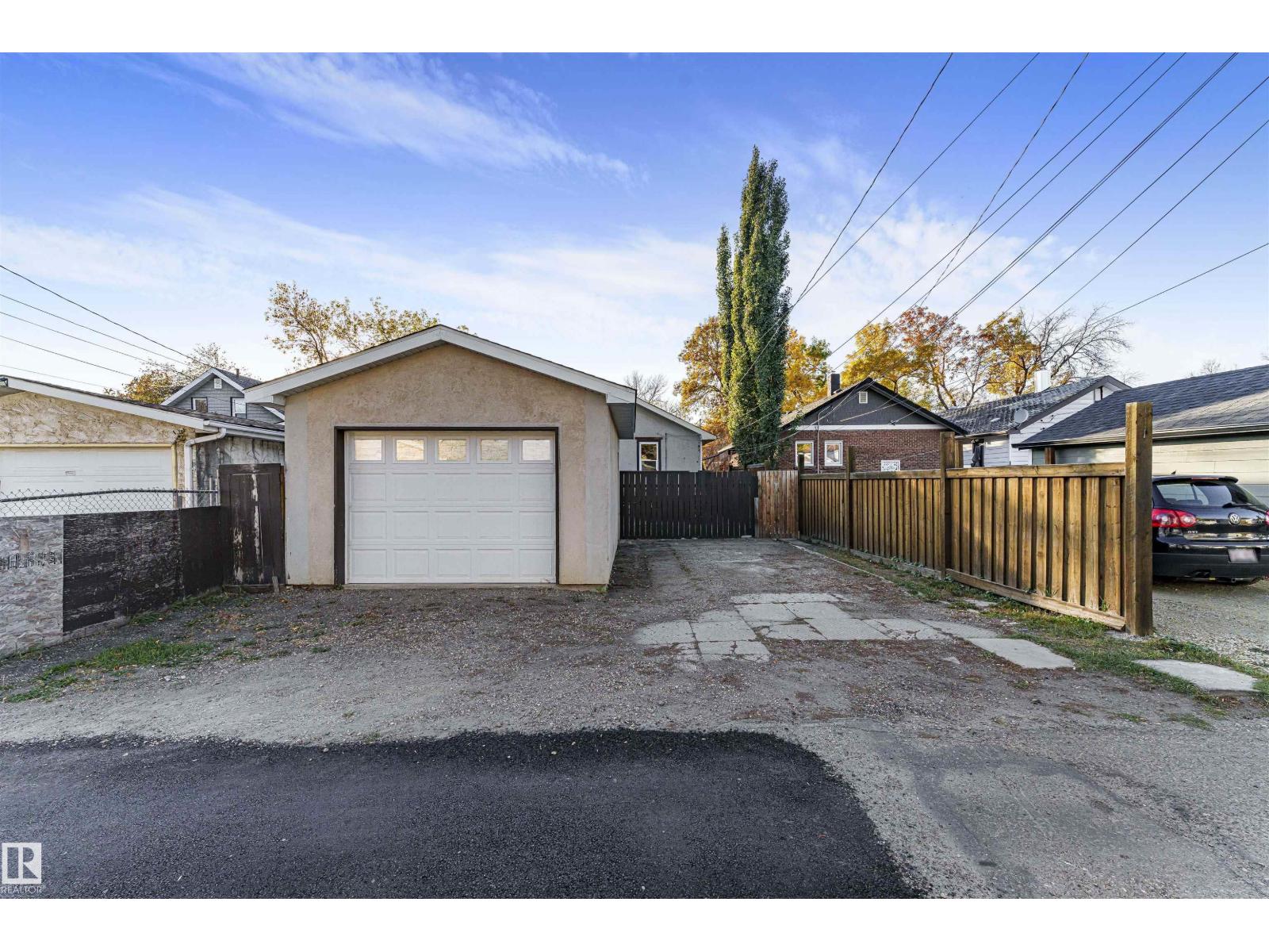 11315 97 St Nw, Edmonton, Alberta  T5G 1X3 - Photo 2 - E4461761