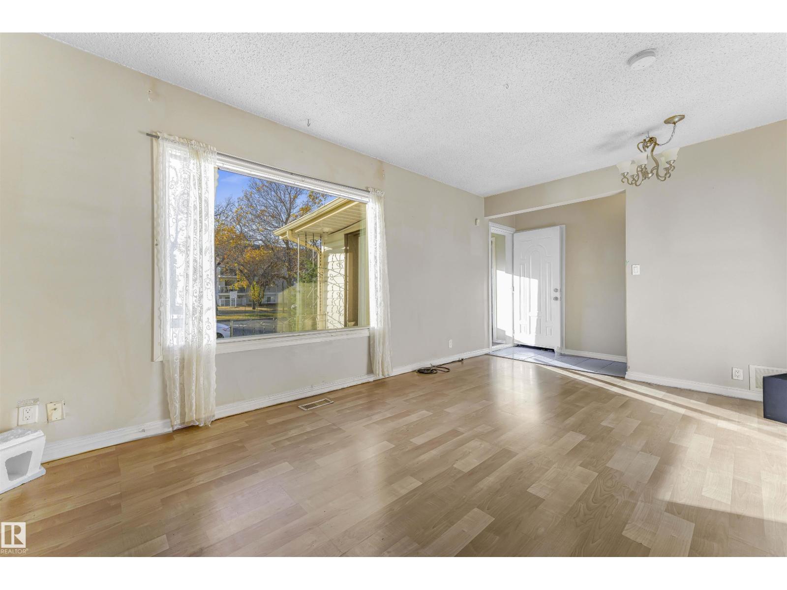 11315 97 St Nw, Edmonton, Alberta  T5G 1X3 - Photo 7 - E4461761
