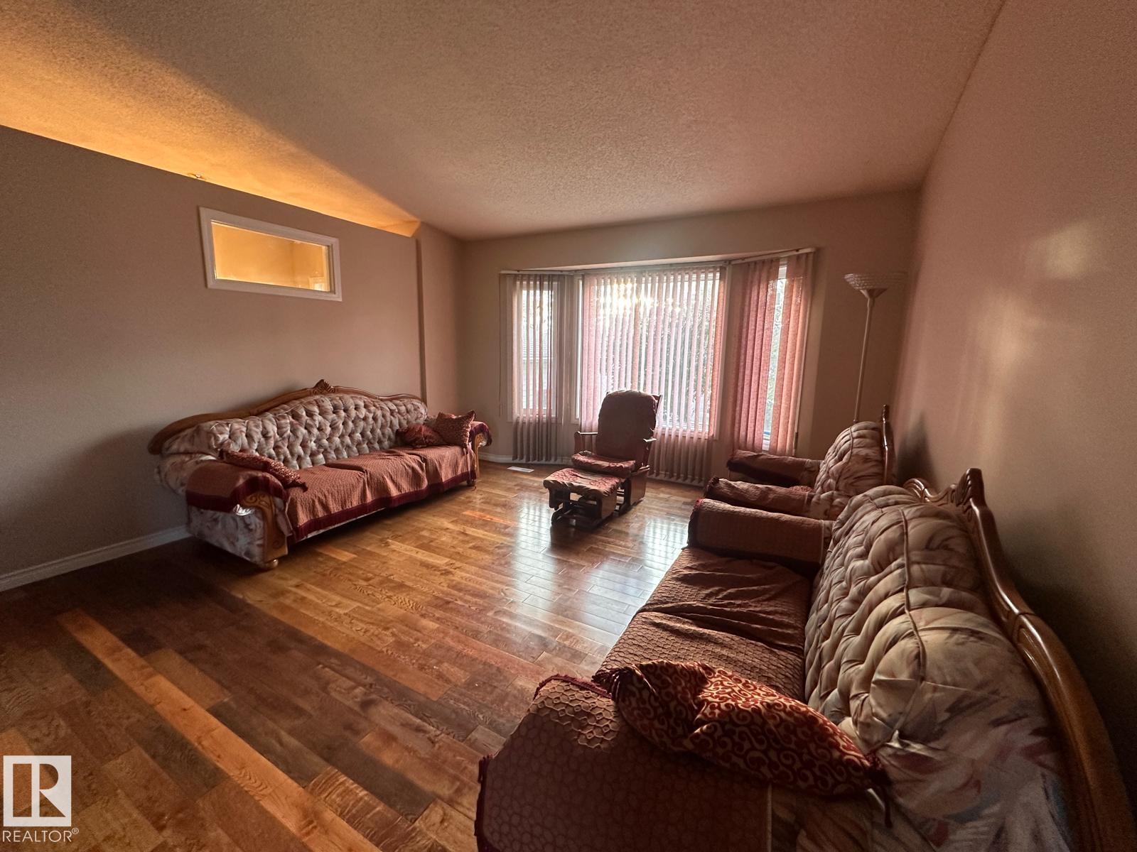 2807 35 St Nw, Edmonton, Alberta  T6L 5K2 - Photo 2 - E4461760