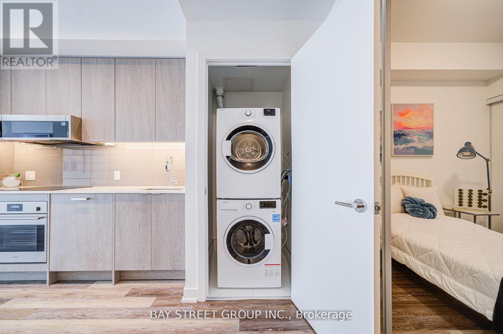 320 - 250 Lawrence Avenue W, Toronto, Ontario  M5M 1B2 - Photo 26 - C12457642