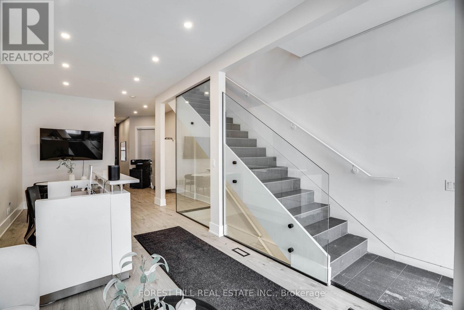 659 St Clair Avenue W, Toronto, Ontario  M6K 0G7 - Photo 11 - C12457646