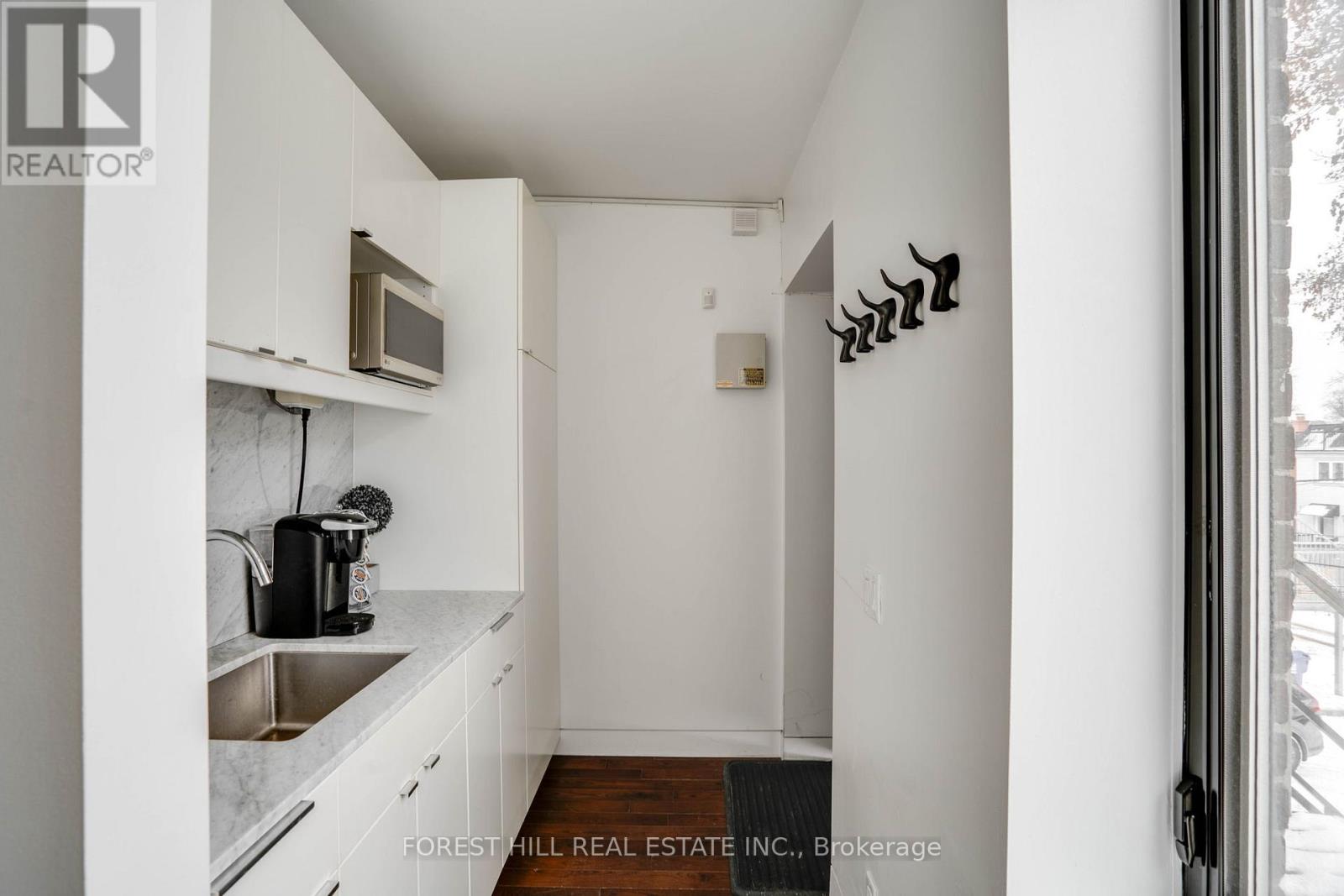 659 St Clair Avenue W, Toronto, Ontario  M6K 0G7 - Photo 12 - C12457646