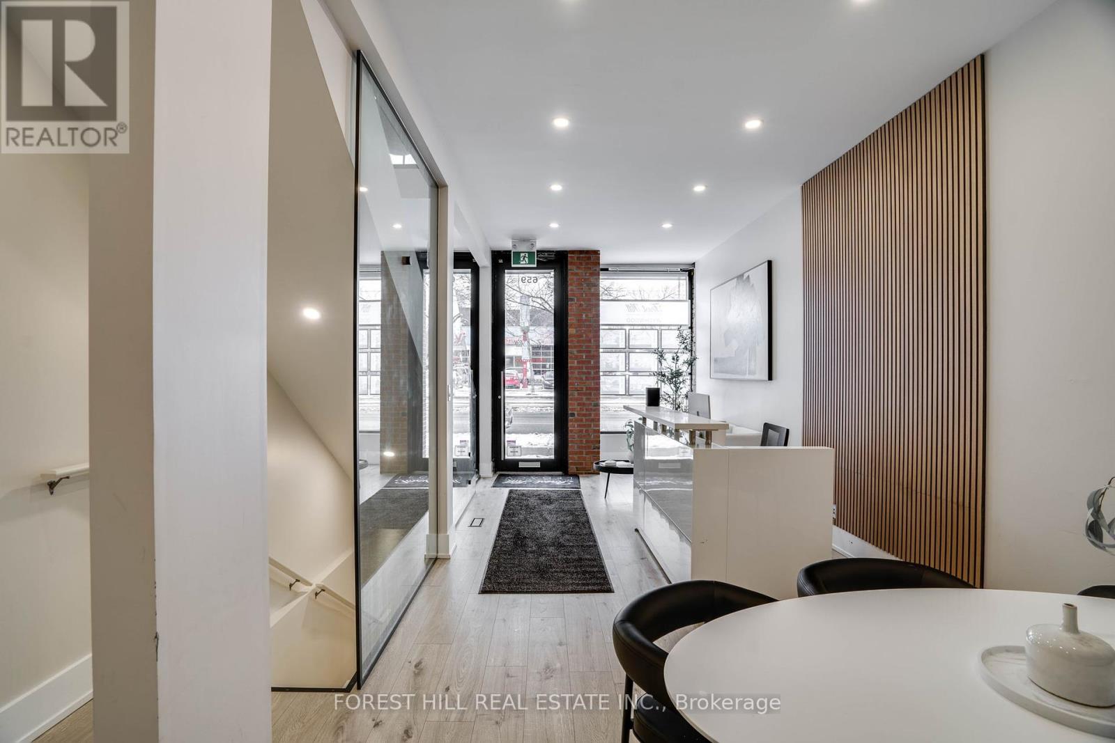 659 St Clair Avenue W, Toronto, Ontario  M6K 0G7 - Photo 2 - C12457646