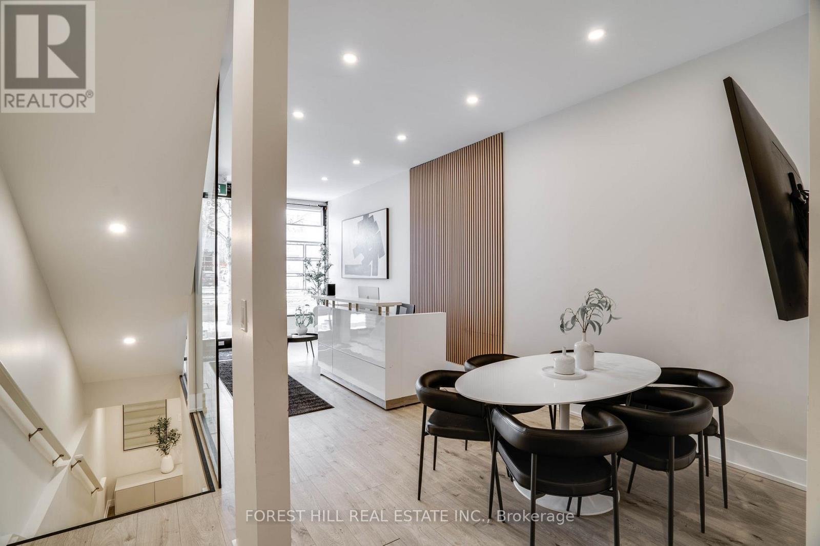 659 St Clair Avenue W, Toronto, Ontario  M6K 0G7 - Photo 3 - C12457646