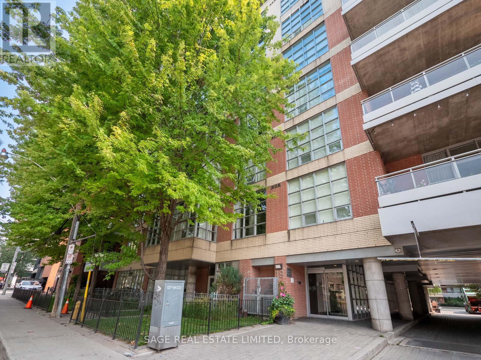101 - 19 Brant Street W, Toronto, Ontario  M5V 2L2 - Photo 2 - C12457654