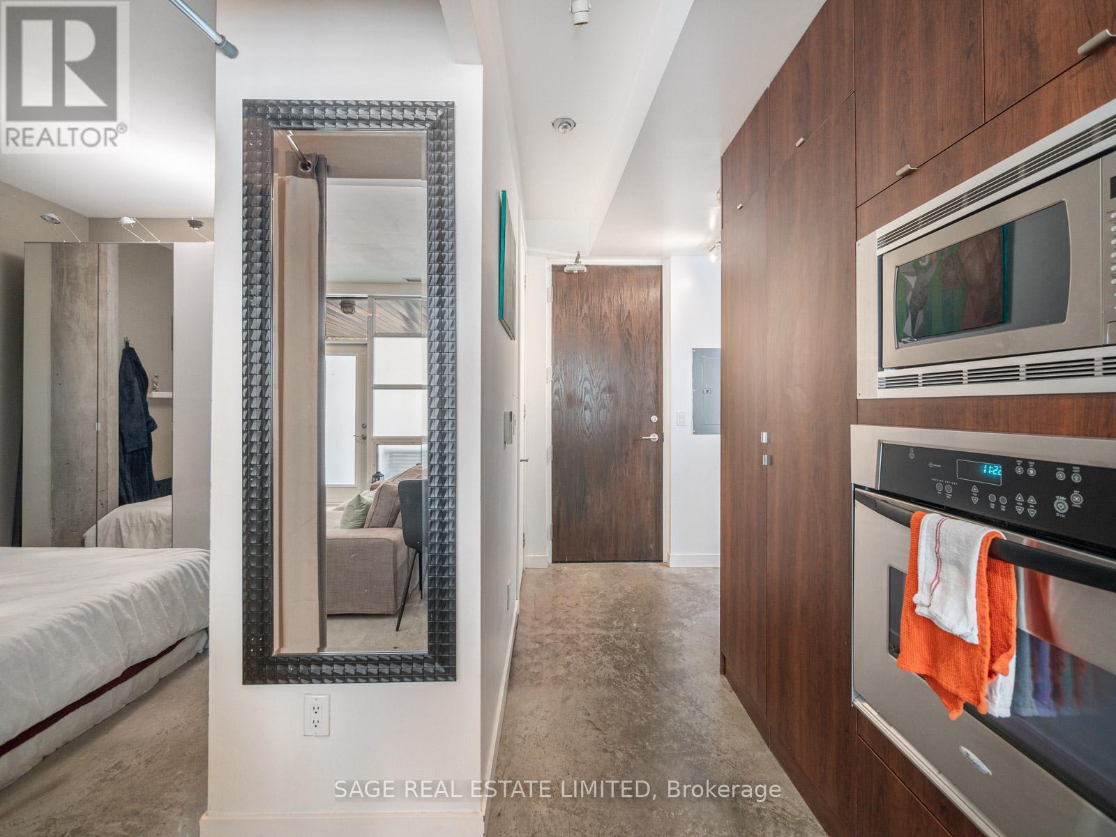 101 - 19 Brant Street W, Toronto, Ontario  M5V 2L2 - Photo 21 - C12457654