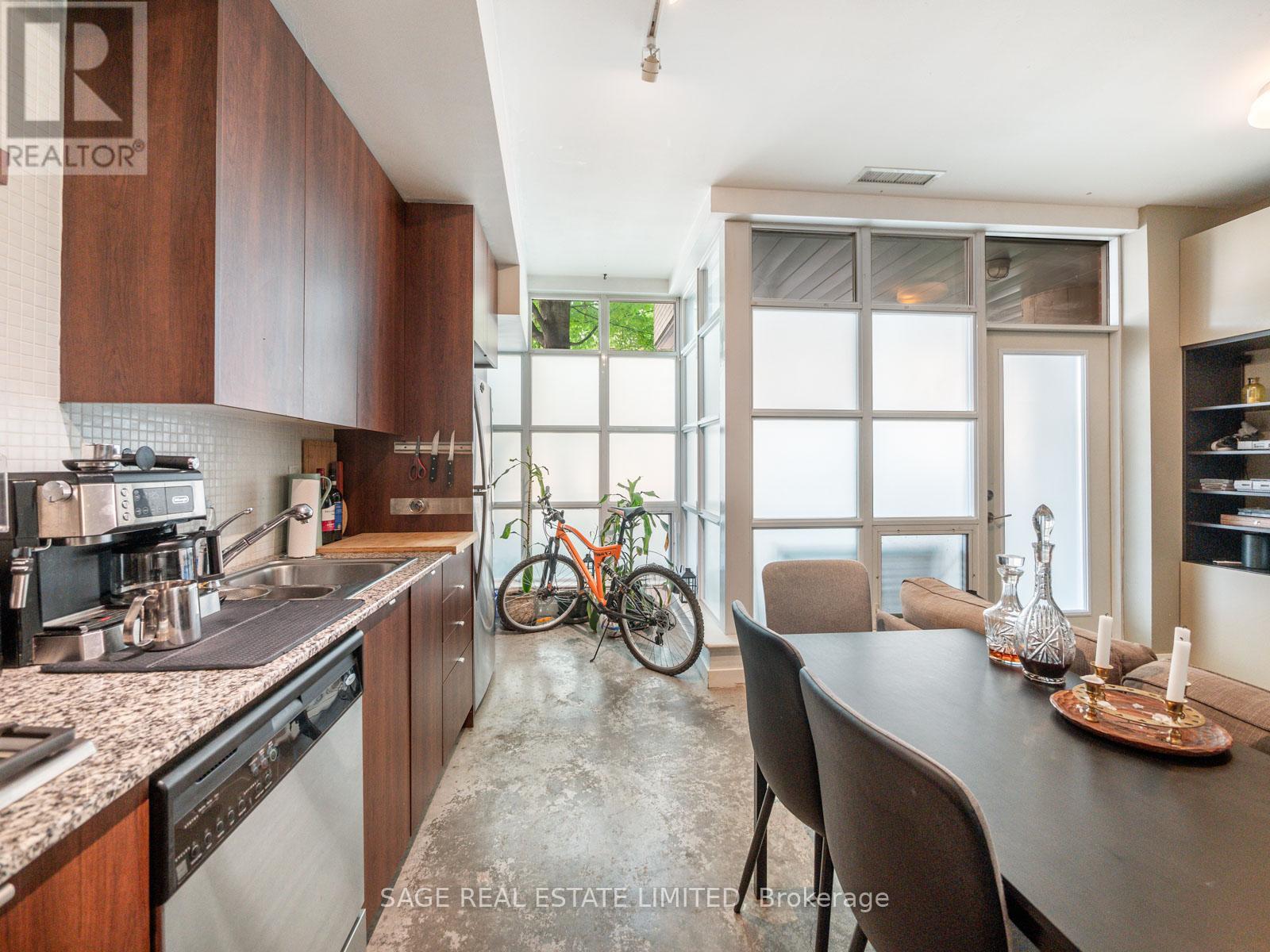 101 - 19 Brant Street W, Toronto, Ontario  M5V 2L2 - Photo 32 - C12457654