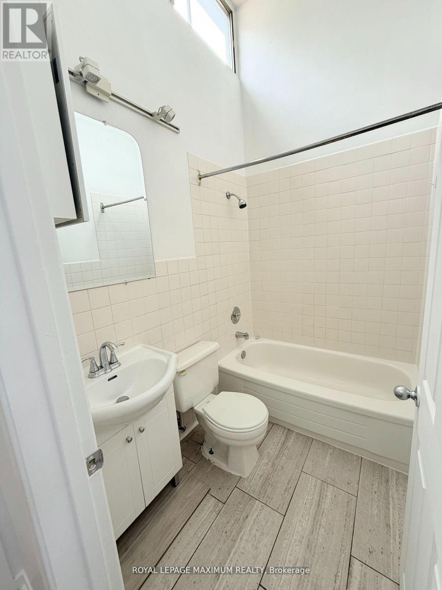 A - 1547 O'connor Drive, Toronto, Ontario  M4B 2V7 - Photo 13 - E12457668
