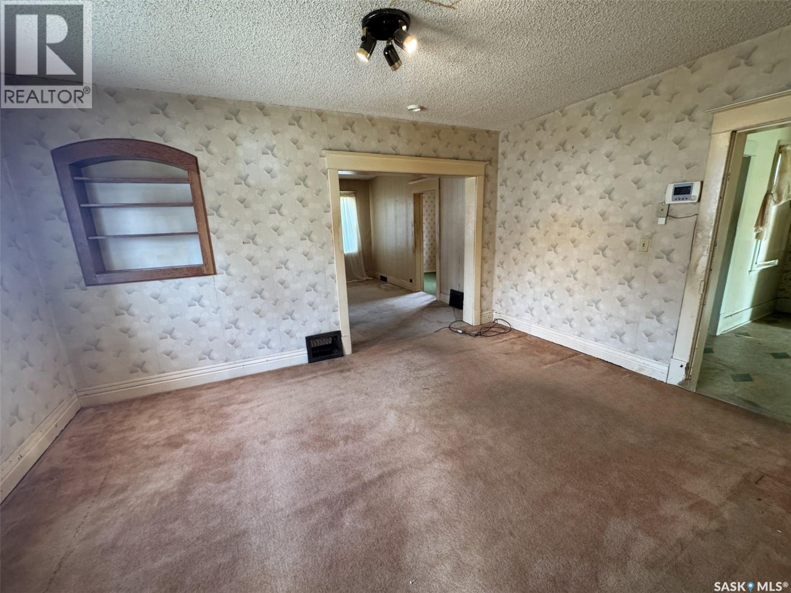 208 5th Avenue W, Biggar, Saskatchewan  S0K 0M0 - Photo 12 - SK020546