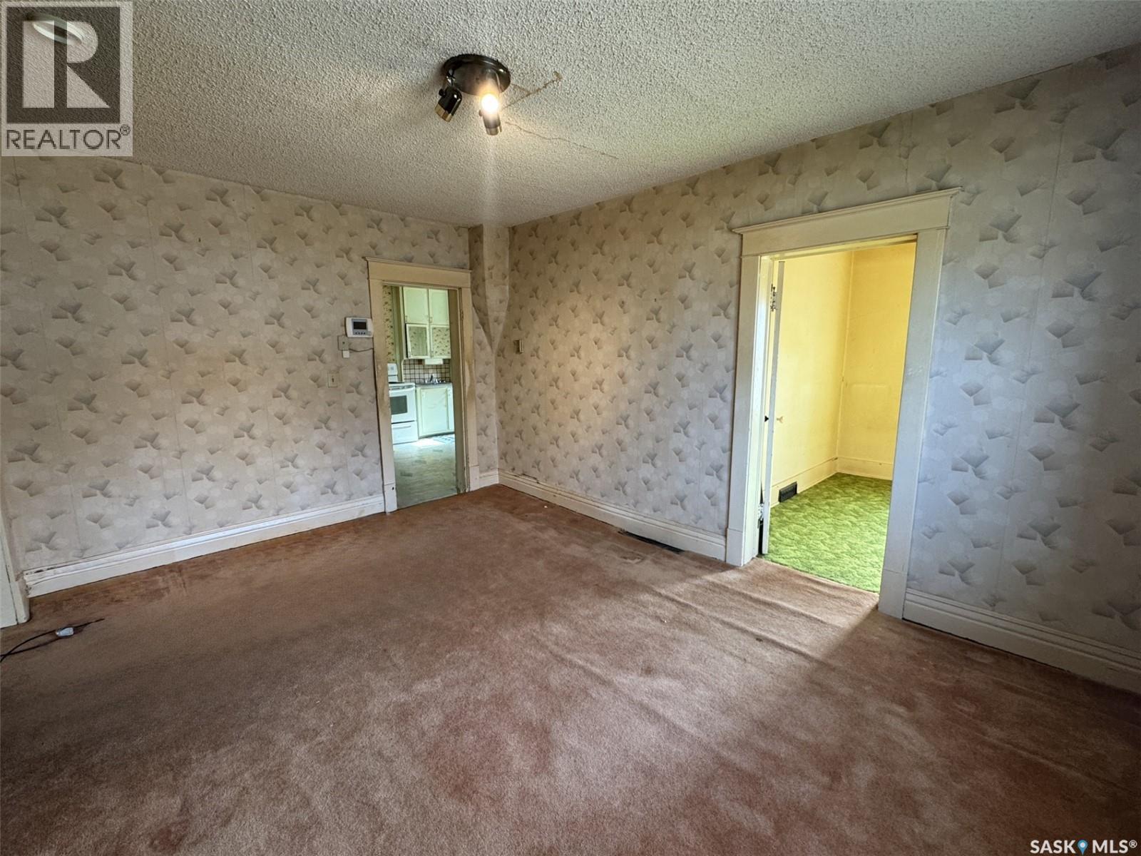 208 5th Avenue W, Biggar, Saskatchewan  S0K 0M0 - Photo 13 - SK020546