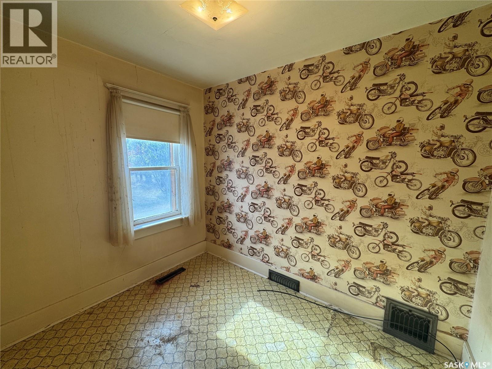 208 5th Avenue W, Biggar, Saskatchewan  S0K 0M0 - Photo 18 - SK020546