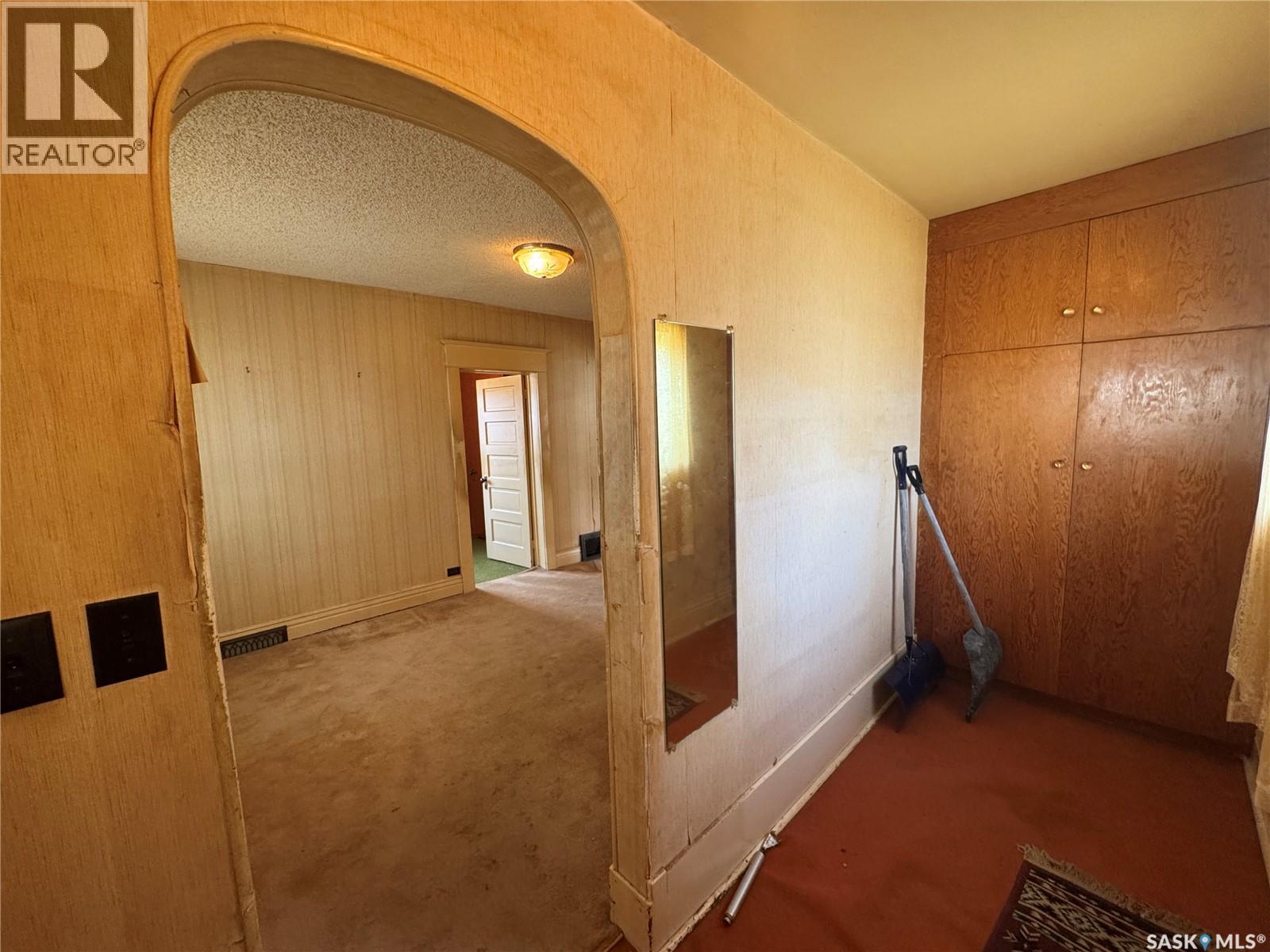208 5th Avenue W, Biggar, Saskatchewan  S0K 0M0 - Photo 3 - SK020546