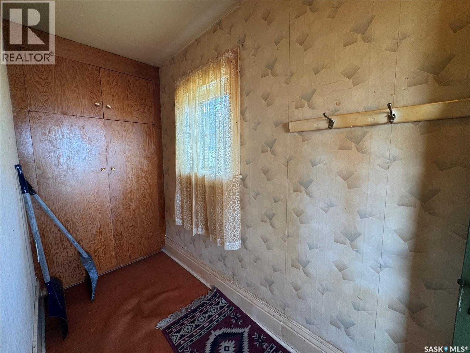 208 5th Avenue W, Biggar, Saskatchewan  S0K 0M0 - Photo 4 - SK020546