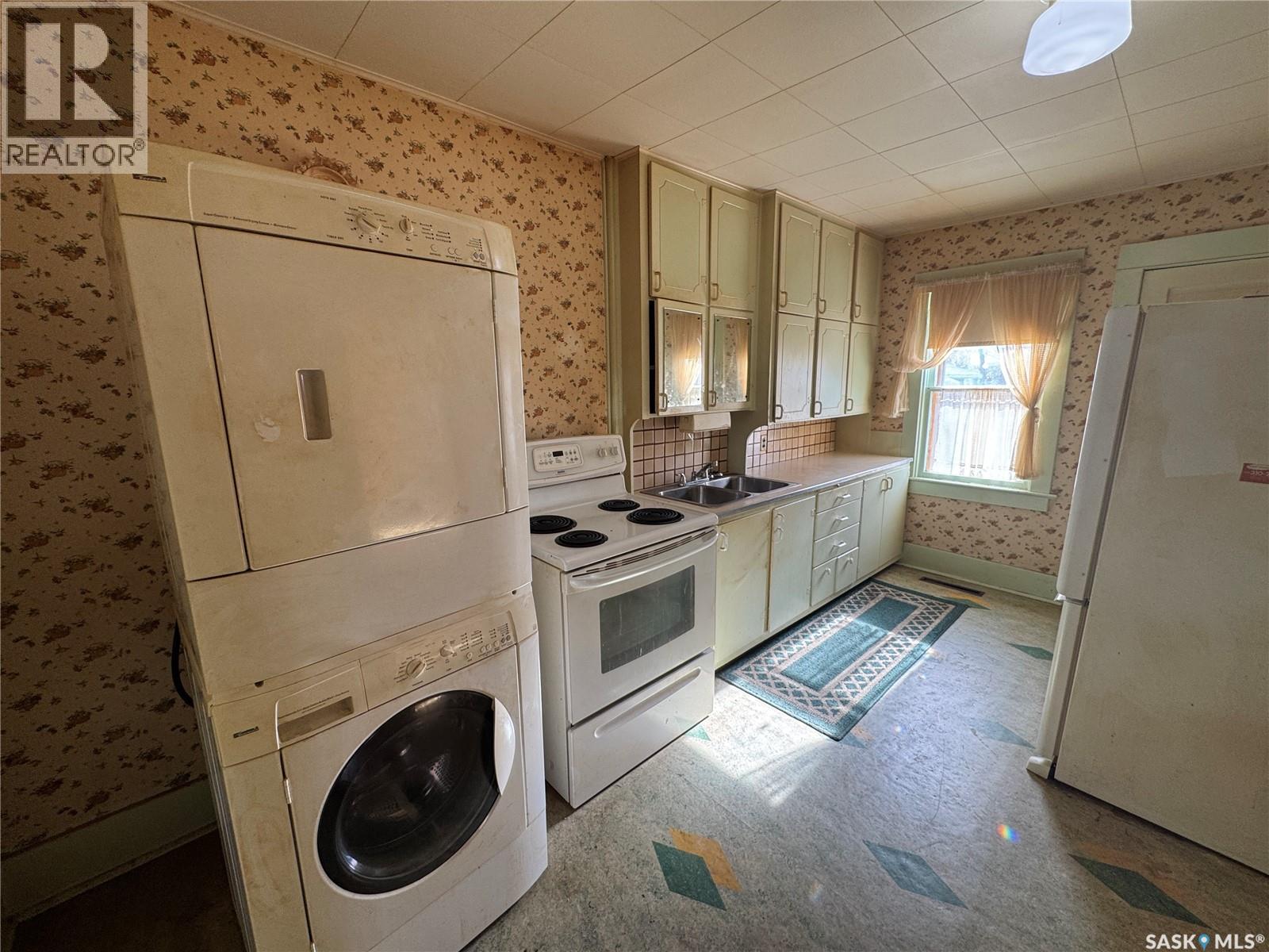 208 5th Avenue W, Biggar, Saskatchewan  S0K 0M0 - Photo 6 - SK020546