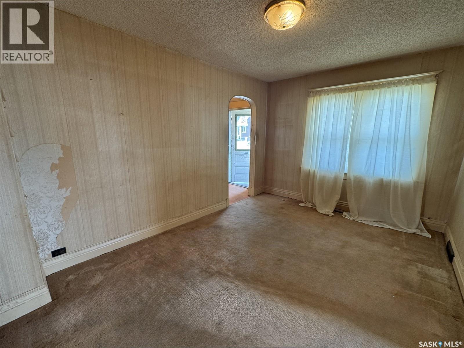 208 5th Avenue W, Biggar, Saskatchewan  S0K 0M0 - Photo 8 - SK020546