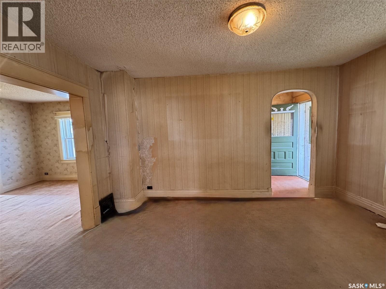 208 5th Avenue W, Biggar, Saskatchewan  S0K 0M0 - Photo 9 - SK020546