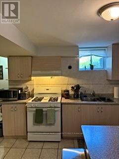 37 Depeuter Crescent, Bradford West Gwillimbury, Ontario  L3Z 3B3 - Photo 5 - N12457304
