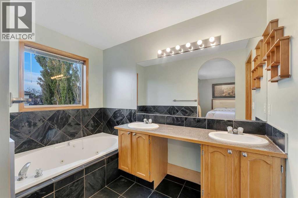 185 West Lakeview Drive, Chestermere, Alberta  T1X 1K2 - Photo 22 - A2263206
