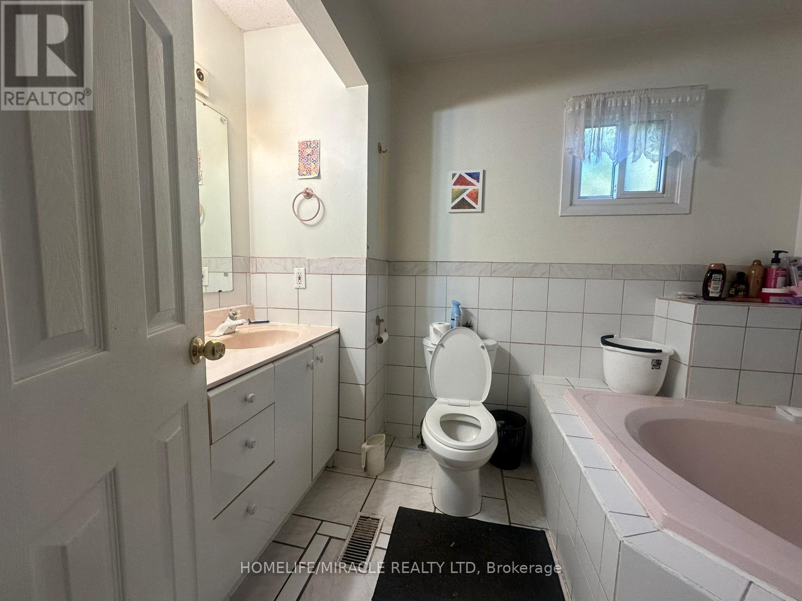 46 Hinchley Wood Grove, Brampton, Ontario  L6V 3M3 - Photo 18 - W12450318
