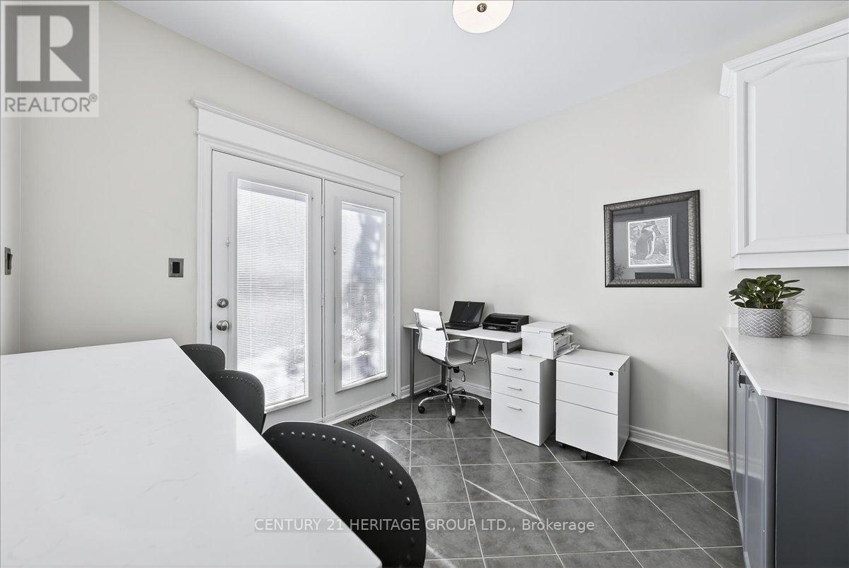 350 Hewitt Circle, Newmarket, Ontario  L3X 2H1 - Photo 18 - N12457670