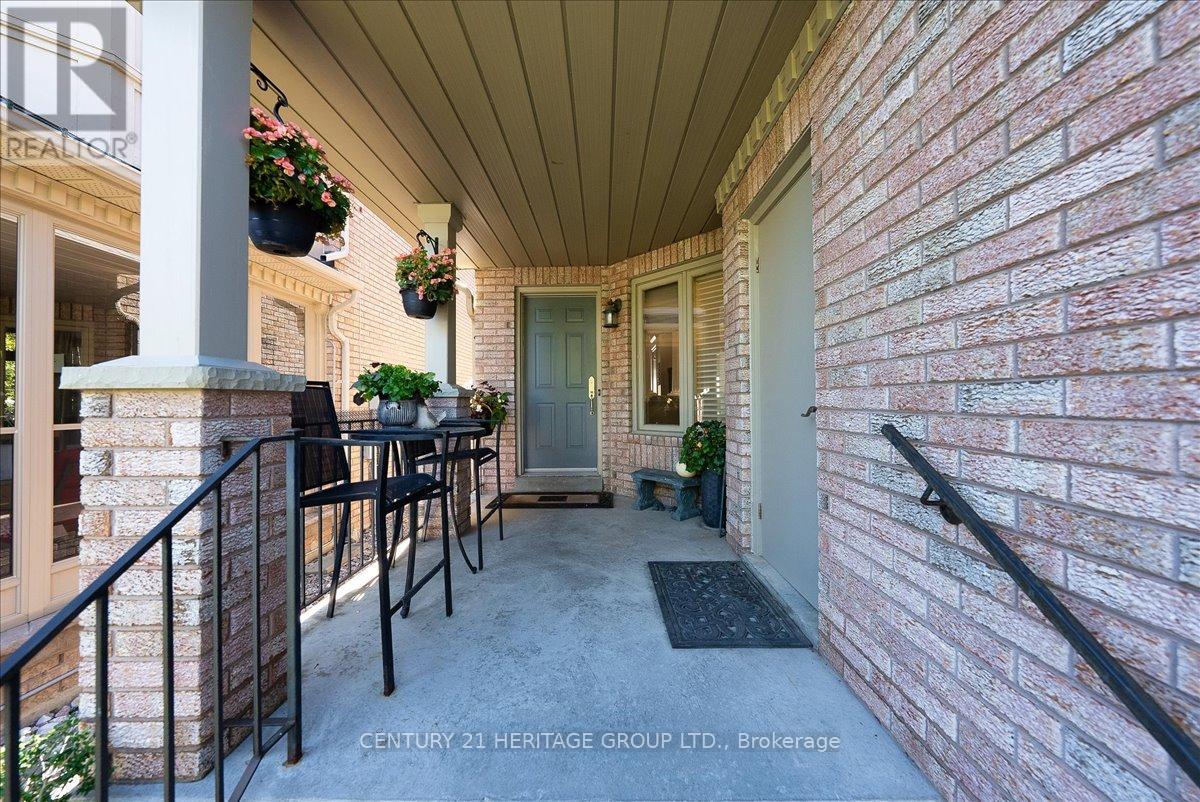 350 Hewitt Circle, Newmarket, Ontario  L3X 2H1 - Photo 3 - N12457670